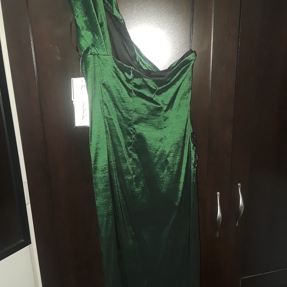 Dress - Picture 3 of 3